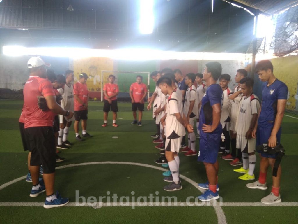 Stadion Ditutup Sementara, Pemain Madura FC Latihan Fisik di Lapangan Futsal