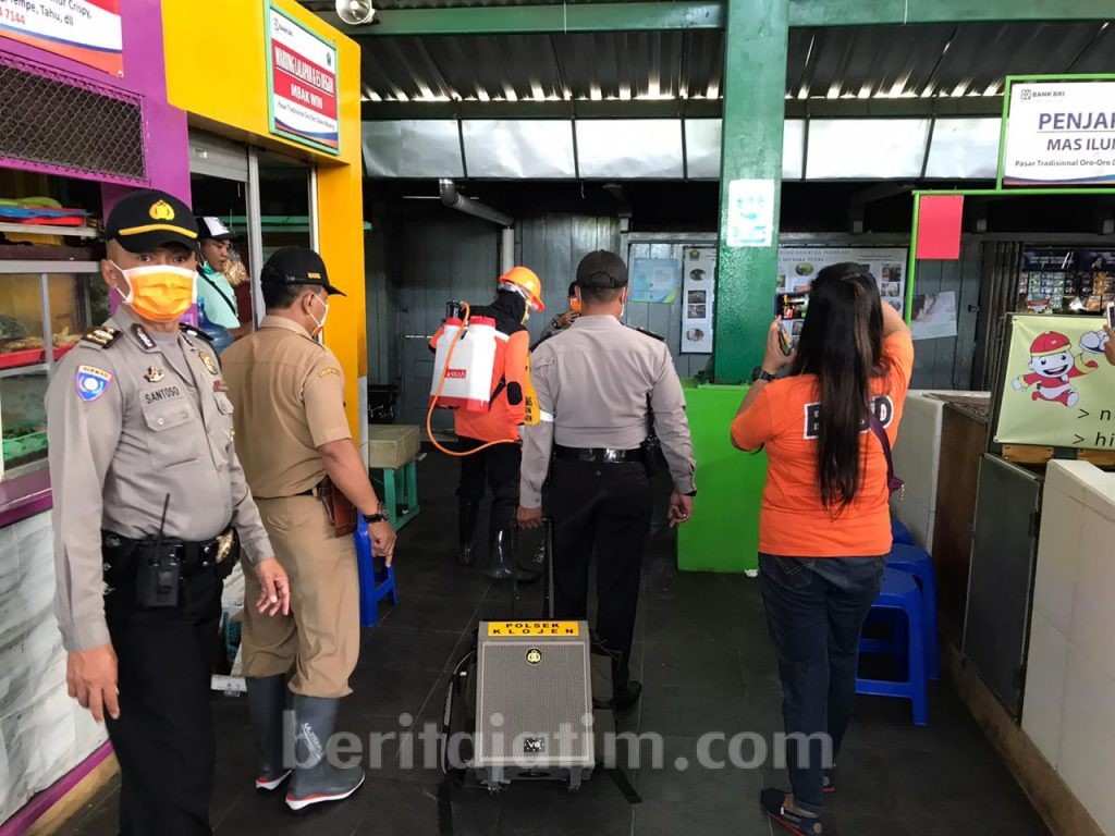 Kota Malang Terus Lakukan Penyemprotan Disinfektan ke Pasar Tradisional