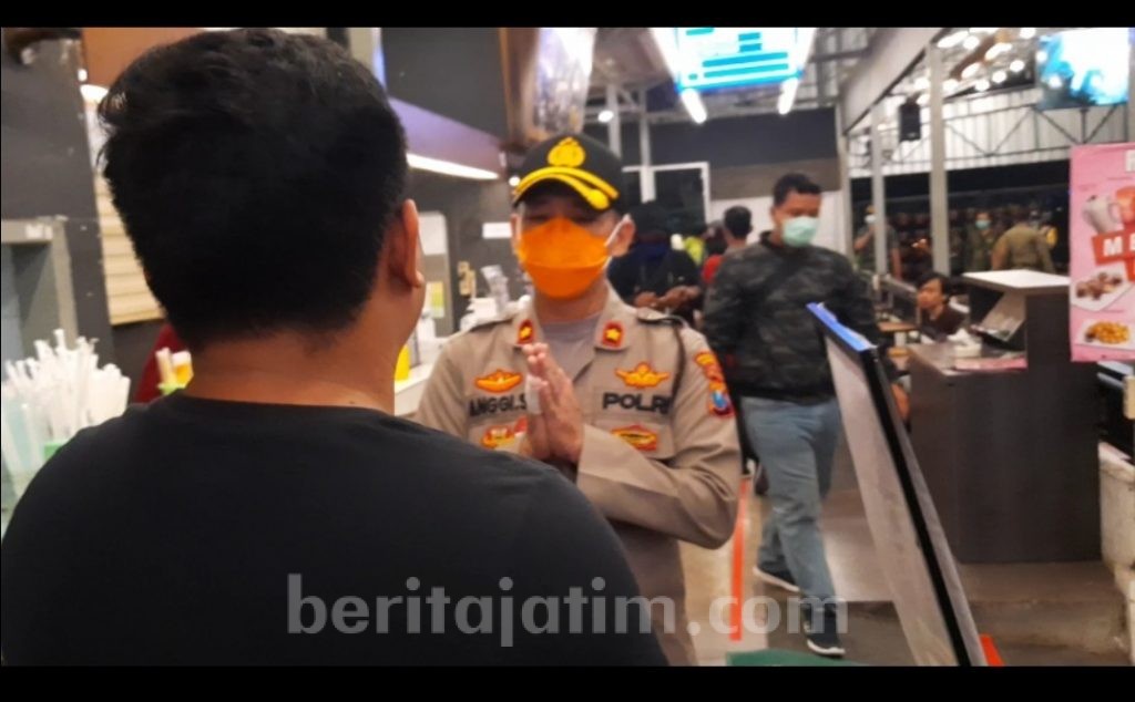 Mengaku Butuh Hiburan, Warga Nekat Bergerombol di Warkop