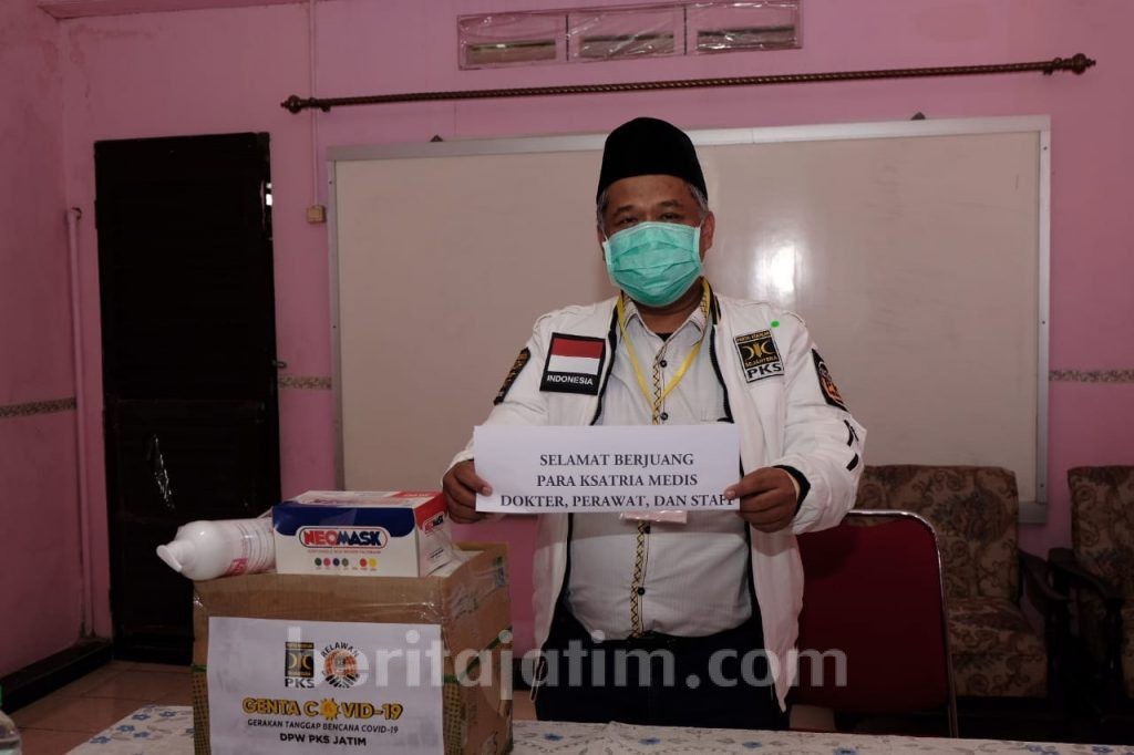 APD Langka, PKS Jatim Salurkan Bantuan untuk Tenaga Medis