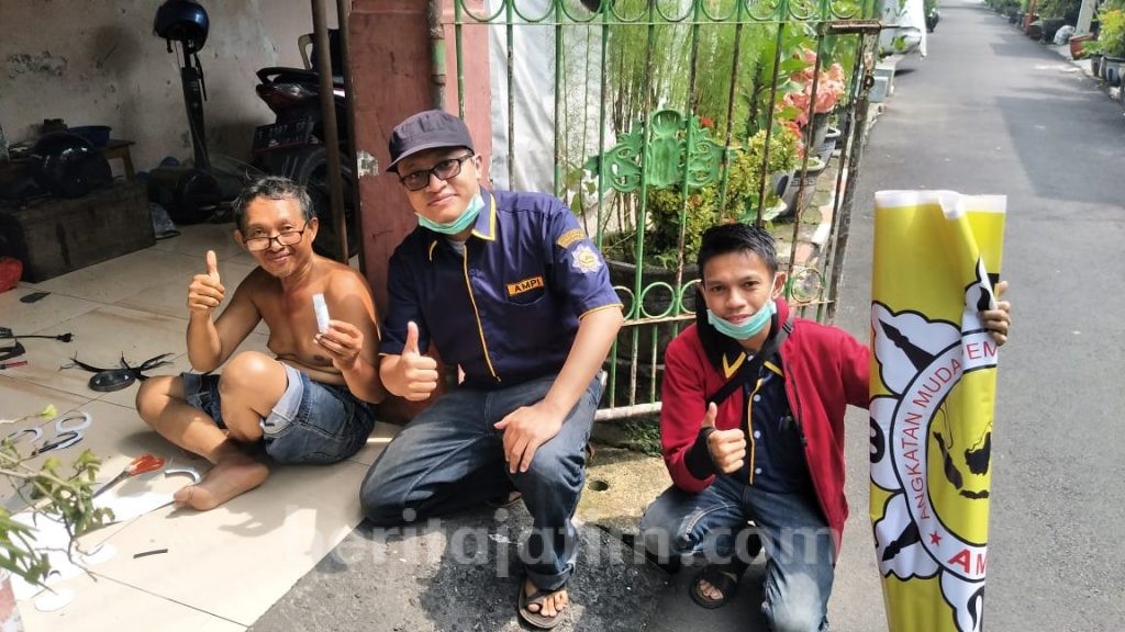 Turun ke Jalan, DPD AMPI Kota Mojokerto Bagi-bagi Hand Sanitizer