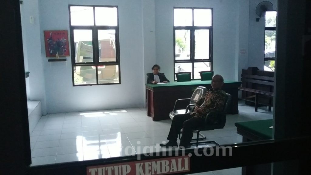 Sempat Mangkir, Kepala Disperpusip Kabupaten Mojokerto Jalani Sidang Kasus KDRT