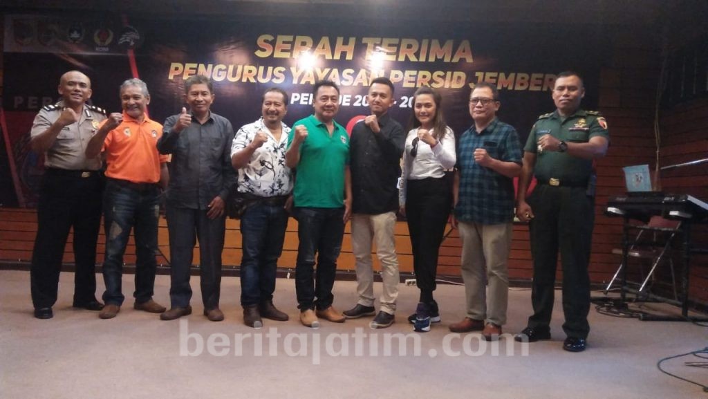 Pembina Lantik Ketua Baru Yayasan Persid Jember