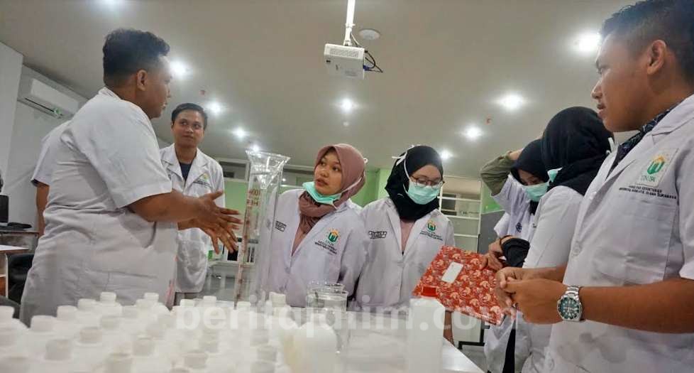 Satgas Covid-19 Unusa Buat Hand Sanitizer