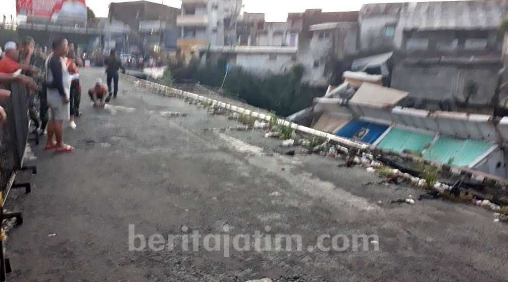 Jalan Raya Ambrol, Barang-Barang Ruko Dievakuasi ke Markas Kodim Jember