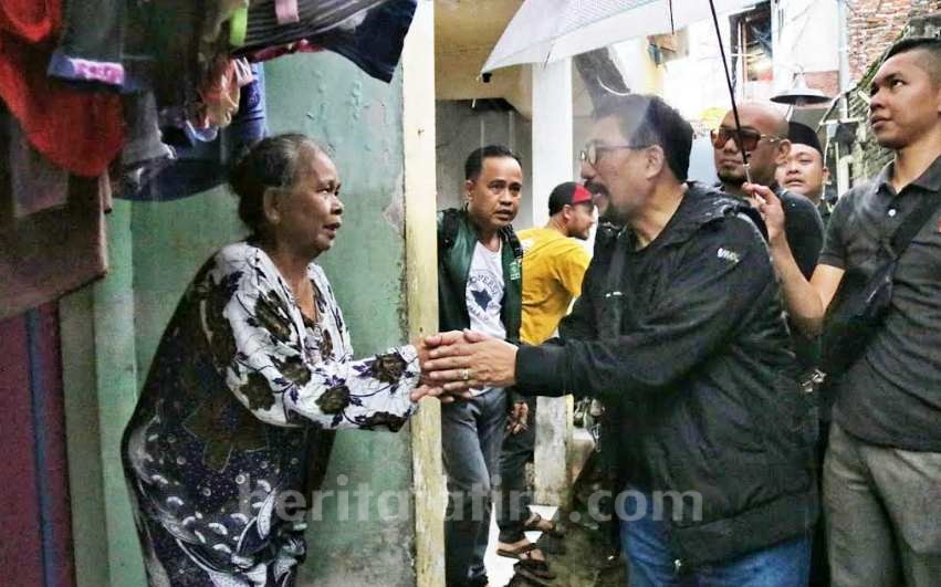 Meski Hujan Deras, Cak Machfud Tetap Temui Warga Pucang Sewu