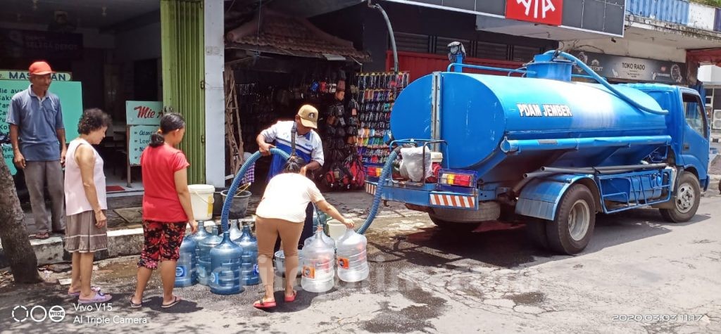 Jalan Sultan Agung Jember Ambrol, Akses PDAM ke 150 Rumah Macet