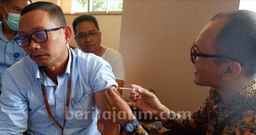 Cegah Covid-19 Pelindo III Lakukan Vaksin Flu Bagi Pegawai