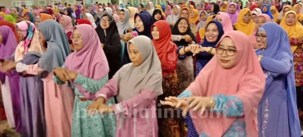 Ribuan Guru dan Kasek Serta Kades di Gresik Lakukan Senam Cuci Tangan
