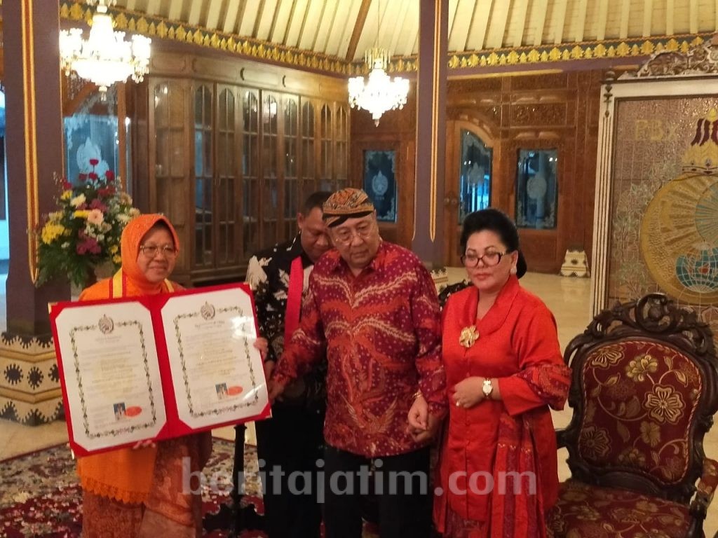 Risma Terima Gelar Bangsawan Keraton Surakarta