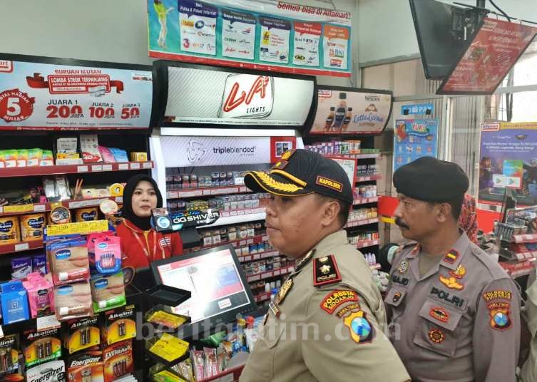 Antisipasi Penimbunan Masker, Polsek Taman Razia Apotek dan Mini Market