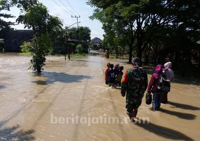 Kali Lamong Meluap, Balongpanggang Gresik Terendam Banjir