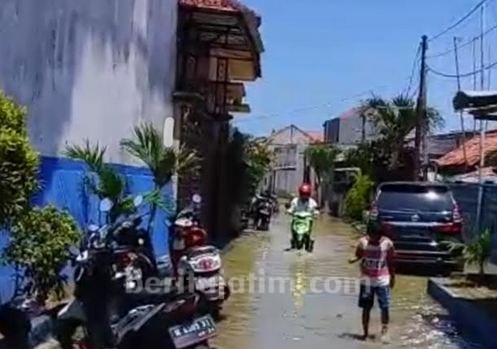 Tidak Ada Hujan, Kota Sampang Dilanda Banjir