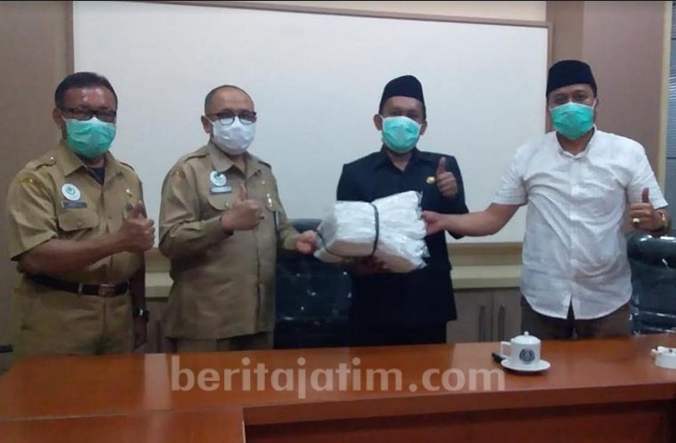FKB Urunan Beli 30 Setel APD untuk RSD dr. Soebandi Jember