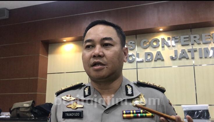 Geger Foto Intim Oknum Polisi dengan Sesama Jenis, Polda Jatim Cari Penyebarnya