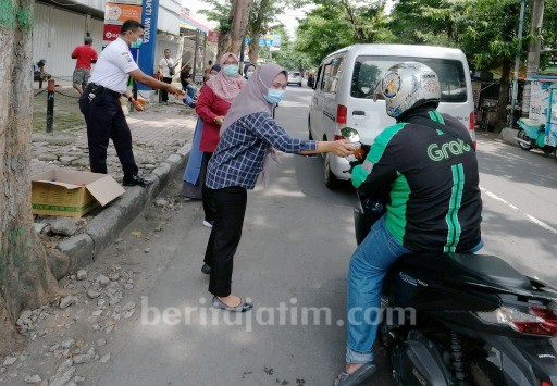 IIK Bhakti Wiyata Bagikan Ribuan Hand Sanitizer