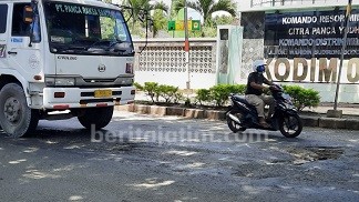 Awas! Jalanan di Jalur Pantura Tuban Kembali Berlubang