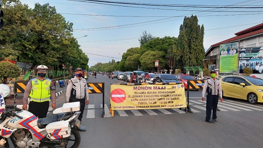 Jadi Sentral Penjual Takjil, Jalan Ini Diberlakukan Satu Arah