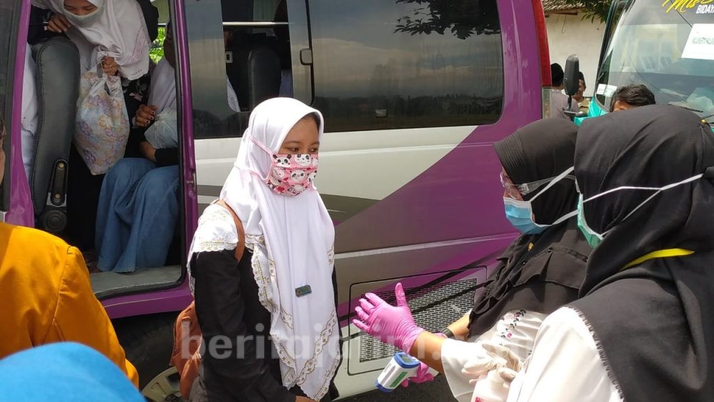 Ratusan Santri Ponpes Lirboyo Asal Mojokerto Dipulangkan