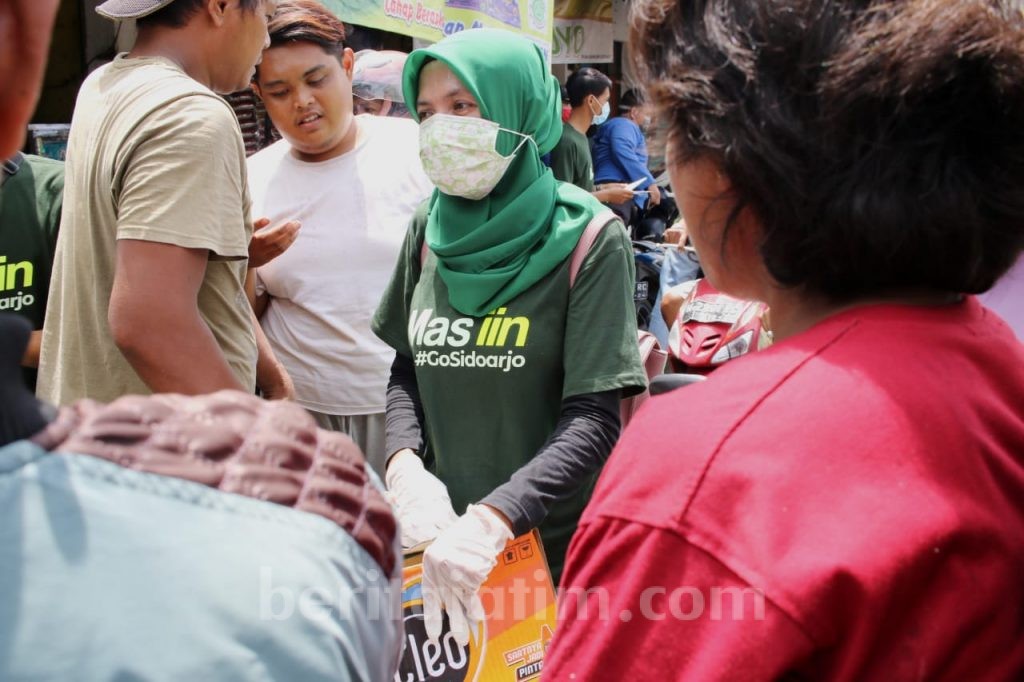 Sidoarjo Zona Merah, Relawan Mas Iin Gerilya di Pasar