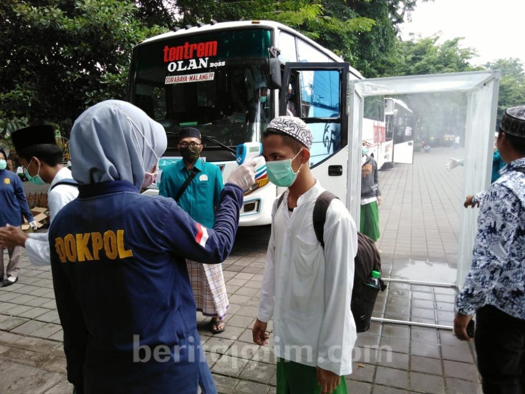 Ratusan Santri Ponpes Sidogiri Pulang, Polresta Sidoarjo Cek Kesehatan Antisipasi Covid-19