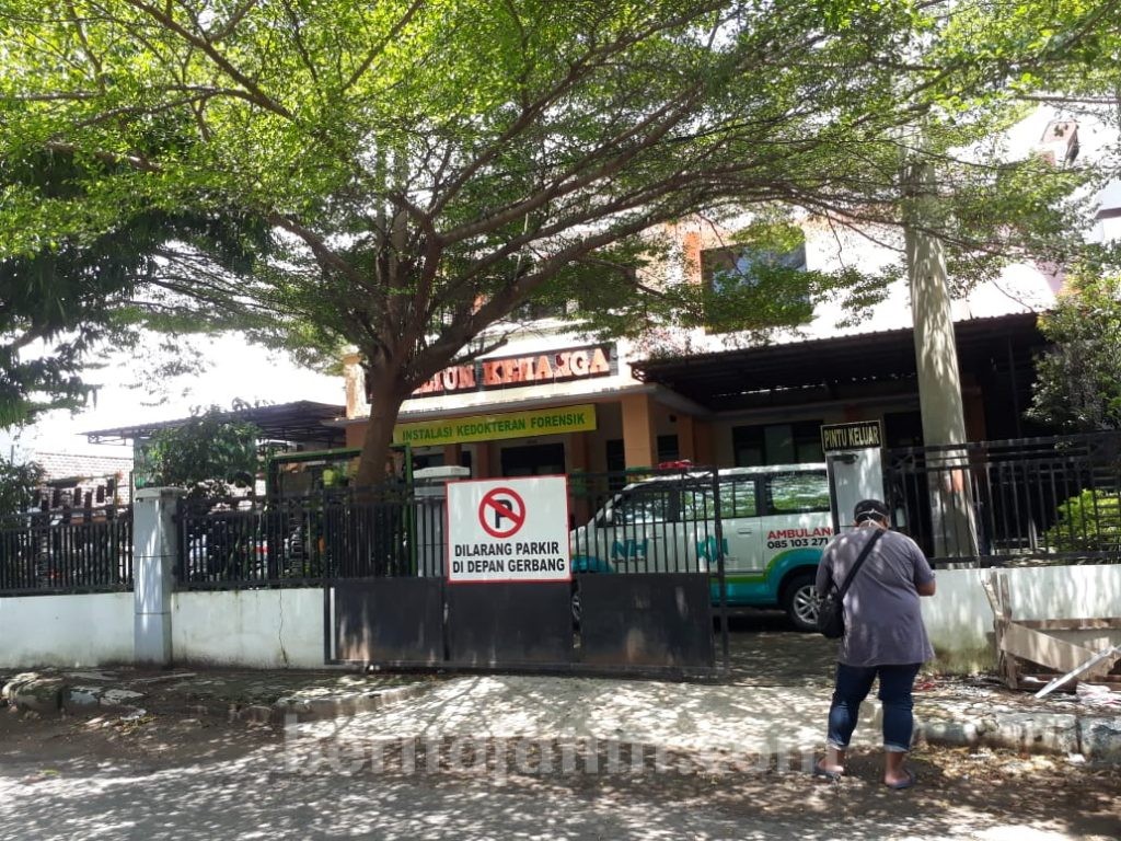Jenazah Tertahan 12 Jam Lebih di Mobil Ambulans