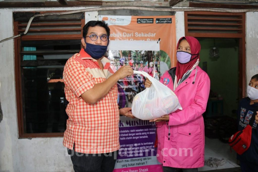 Cak Machfud Beri Sembako untuk Komunitas Ojek Perempuan
