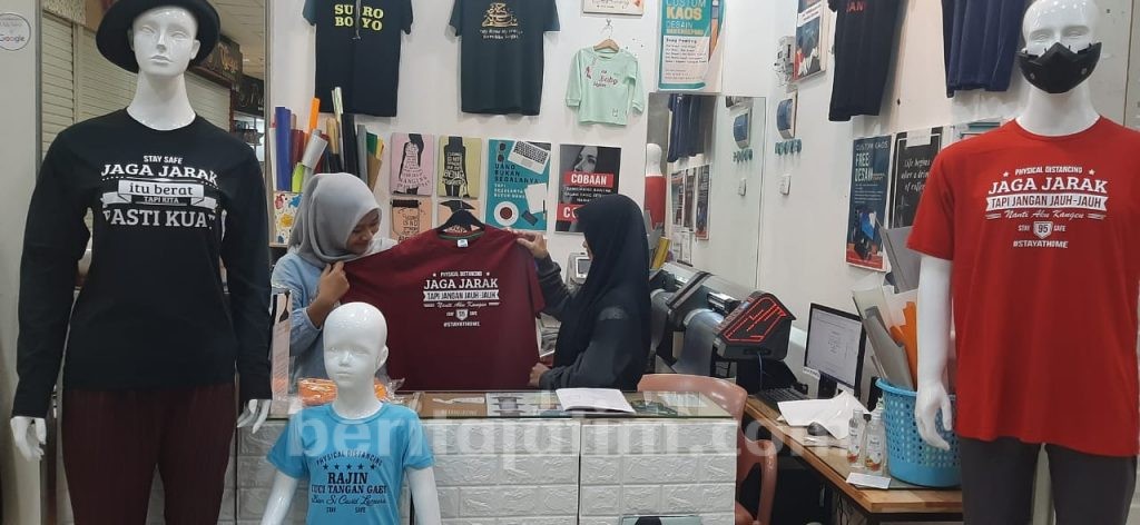 Lewat Kaos Bertema Jaga Jarak, Hadi Bangkit di Tengah Pandemi