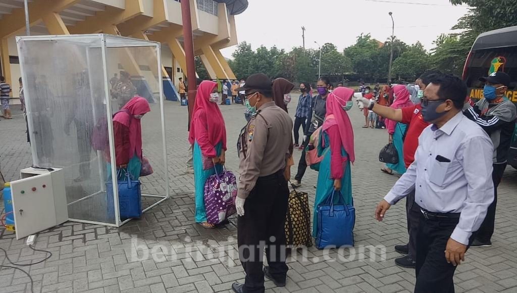 Datang di Sidoarjo, Santri Kiai Asep Jalani Pemeriksaan