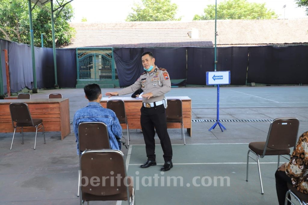Bagi Tempat Tes, Cara Polres Kediri Lindungi Pemohon SIM dari Covid-19