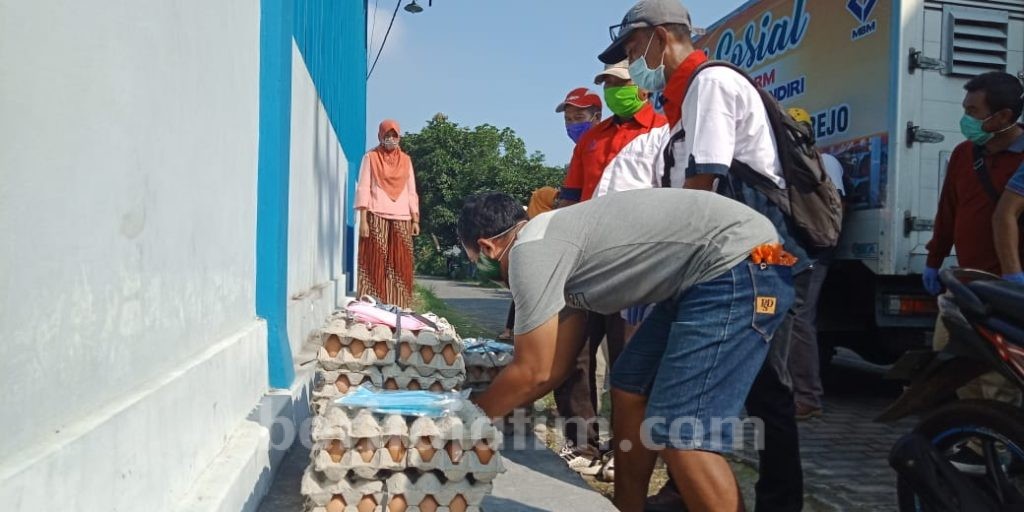 Peduli Covid-19, Takmir Masjid di Kediri Bagikan 18 Ribu Butir Telur Ayam Gratis