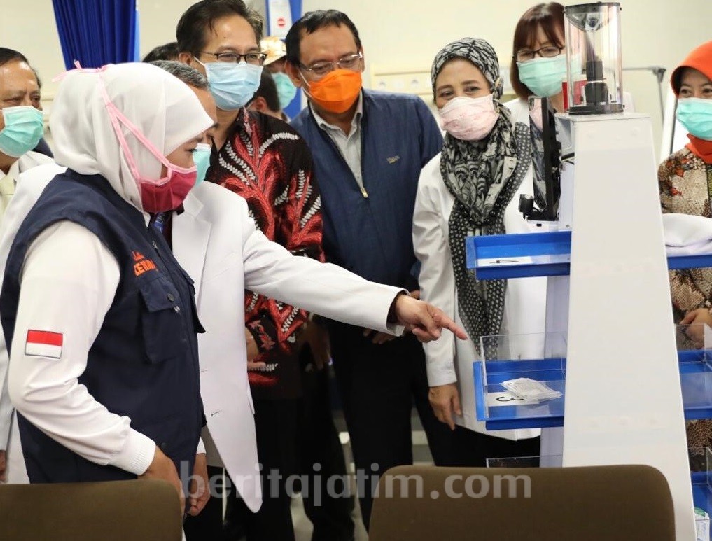 Gubernur Khofifah Ingin Kembangkan Robot Serupa Raisa untuk RS Lain