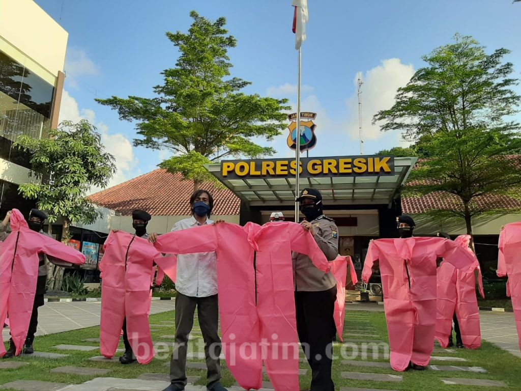 Peringati Hari Kartini, PWI Gresik Beri Bantuan APD ke Polwan
