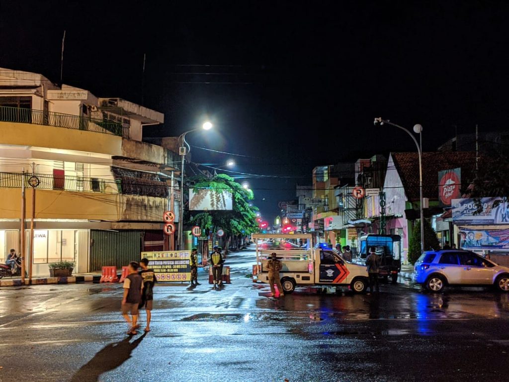 PKL Jalan Majapahit Keluhkan Pembatasan Jam Dagang
