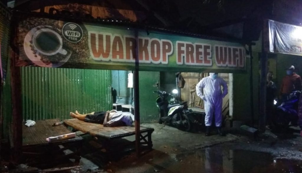 Meninggal Mendadak di Warung, Warga Tambaksari Dievakuasi Pakai APD