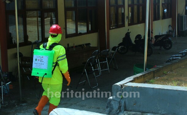 Tim Satgas Pamekasan Intens Lakukan Penyemprotan Disinfektan