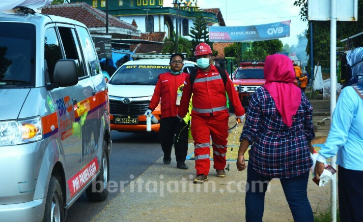 Zona Merah Covid-19 Jadi Sasaran Penyemprotan di Pamekasan