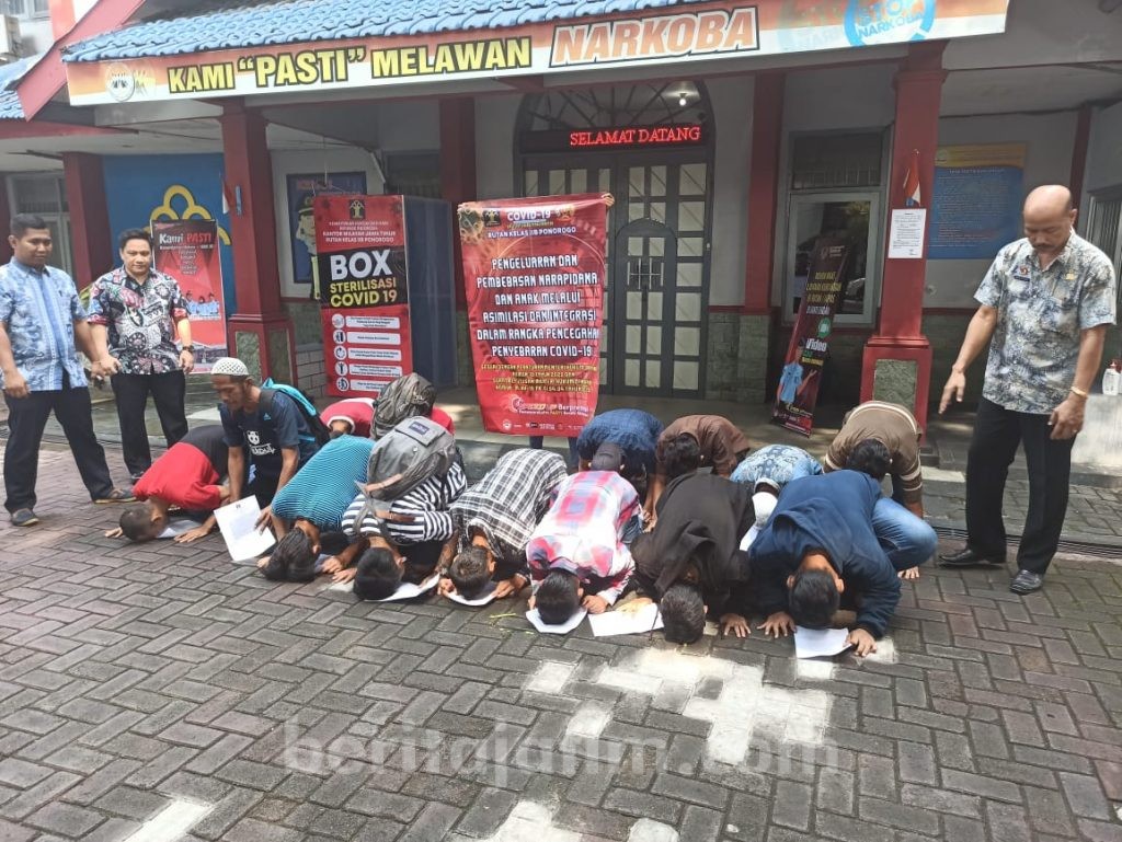 15 Wabin Rutan Kelas IIB Ponorogo Sujud Syukur Usai Bebas Melalui Asimilasi
