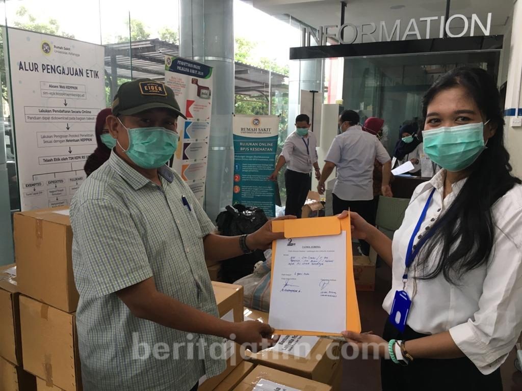 LaNyalla Academia Serahkan Bantuan APD dan Masker ke RS Unair Surabaya