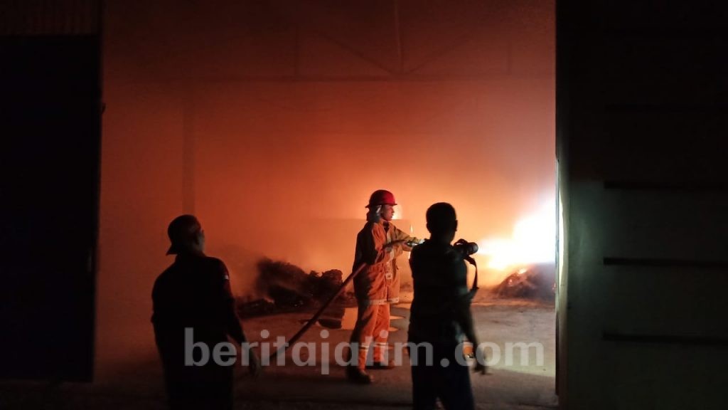 Pabrik Minyak Wangi Kediri Ludes Dilalap si Jago Merah