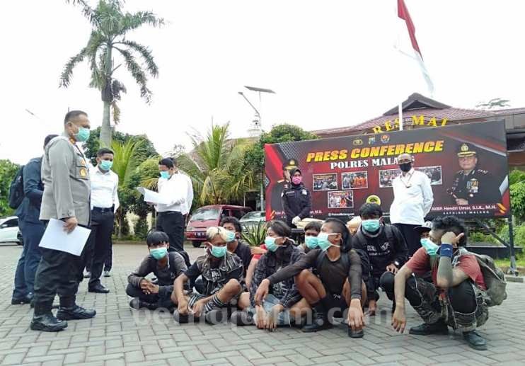 Aksi Corat-Coret ‘Bubarkan Negara’, Polres Malang Amankan Anak Punk
