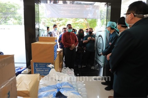 Gandeng IDI, Kemenkumham Jatim Salurkan APD Untuk Tenaga Kesehatan