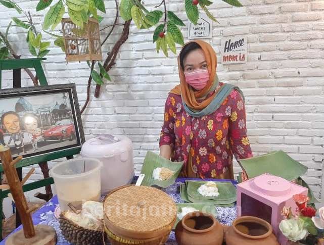 Ketan Punel Jalan Darmo Jualan di Rumah Via Daring
