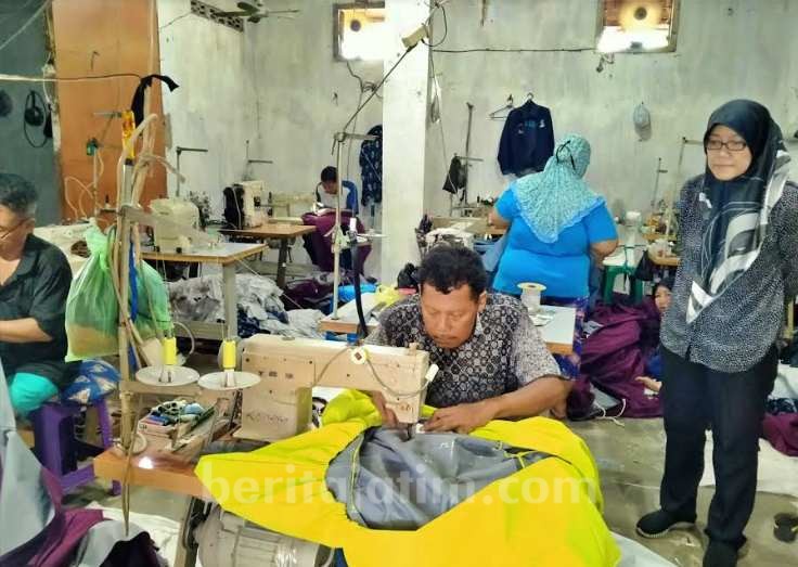 UMKM di Surabaya Bantu Produksi Puluhan Ribu Masker untuk Masyarakat