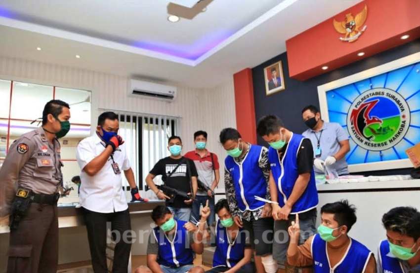 Pengedar Narkoba di Surabaya Dibekuk, Pelaku Pakai Senpi FN Rakitan