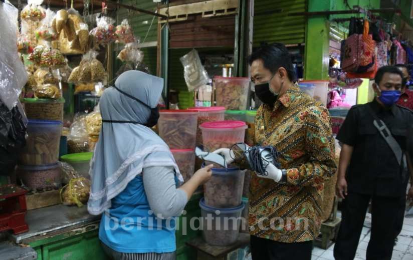 Wabup Sidoarjo Sosialisasi PSBB di Pasar Krian