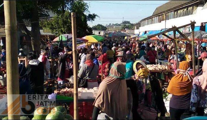Meski PSBB, Pedagang Pasar di Malang Masih Jualan