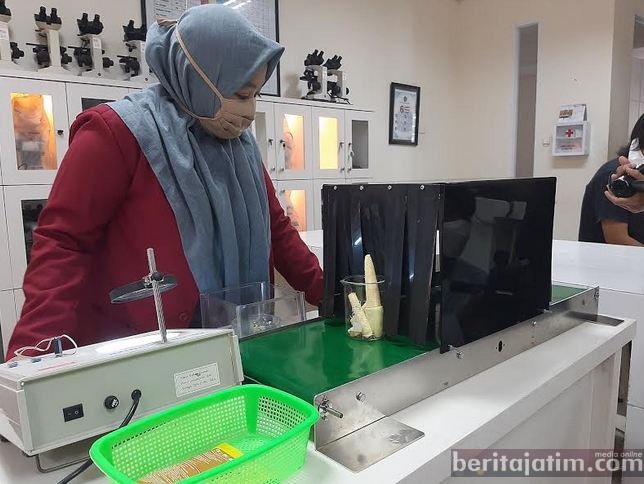 Sterelac: Alat Sterilisasi Barang Belanjaan Mahasiswa UMSurabaya