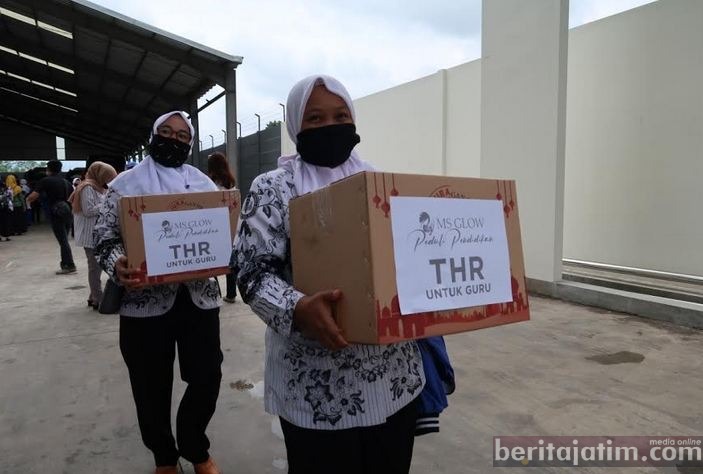 MS Glow Peduli Pendidikan Berikan THR pada 200 Guru Honorer
