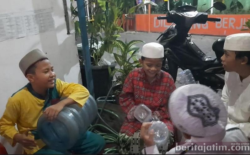 Haru dan Bahagia Berbaur, Anak-anak Rasakan Sejarah Takbiran di Rumah Saja